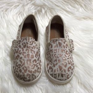 TOMS SIZE 8✨MAKE AN OFFER✨